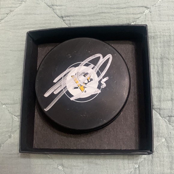 Authentic Penguins Autographed Mike Matheson Puck - Picture 1 of 4